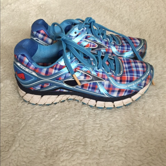 brooks shoes boston